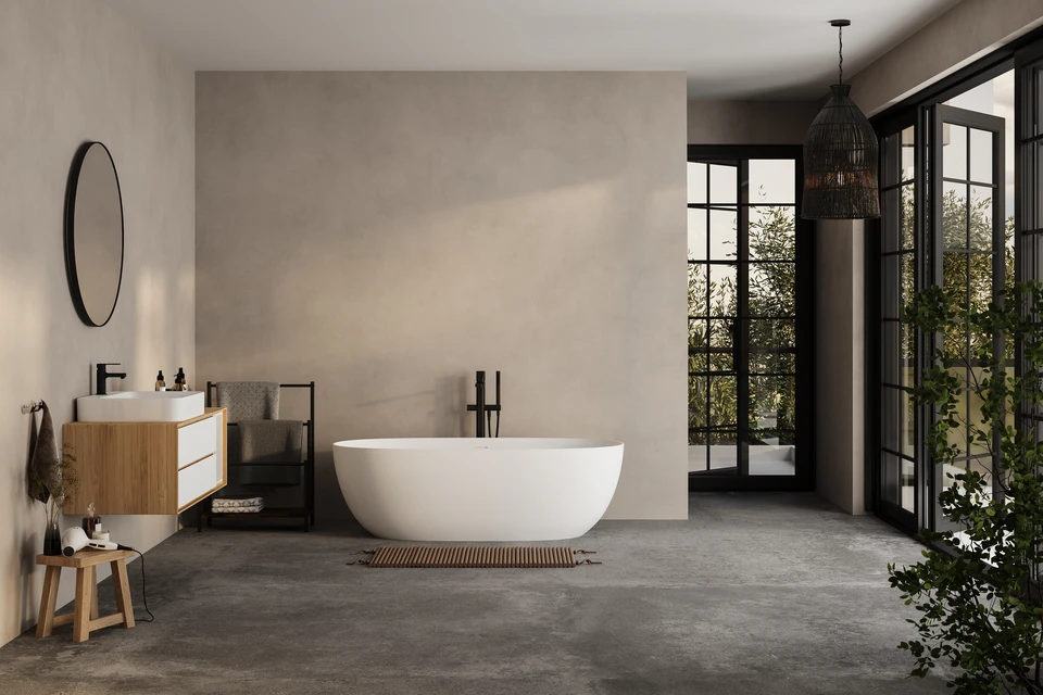 Intérieur minimaliste de la salle de bains moderne, armoire moderne de la salle de bains, lavabo blanc, vasque en bois, plantes d'intérieur, accessoires de la salle de bains, baignoire et douche, murs blancs et beiges, sol en béton